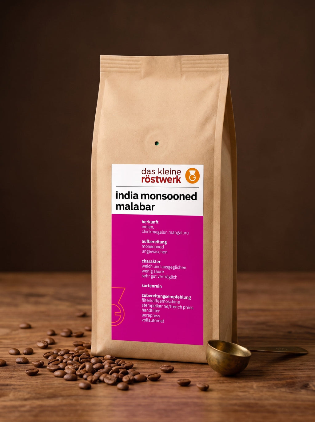 india monsooned malabar – auf Holztisch mit Bohnen