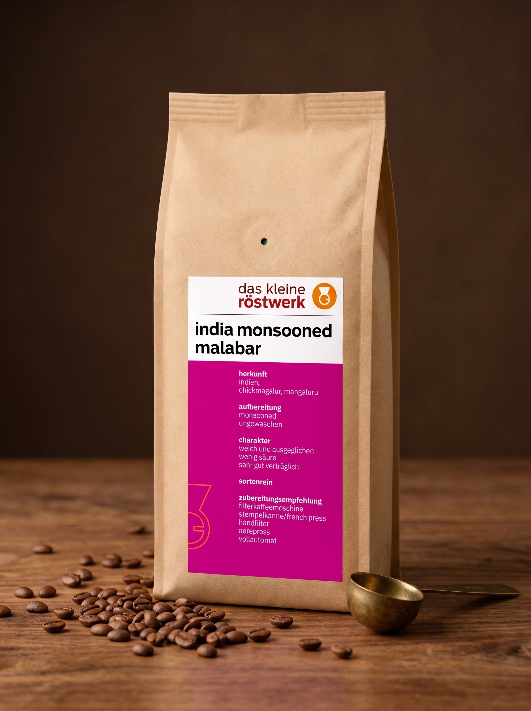 india monsooned malabar – auf Holztisch mit Bohnen
